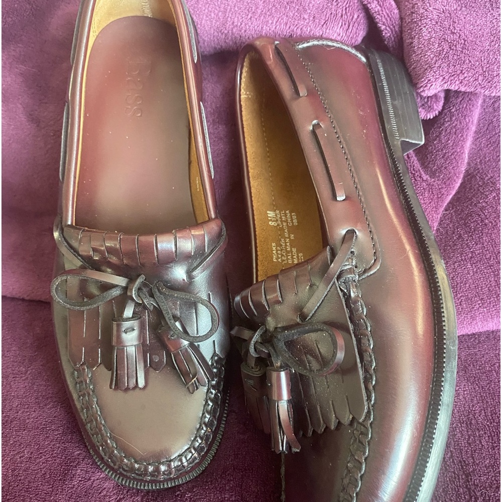 Ladies leather, tasseled Bass loafers.  Sz 8.5